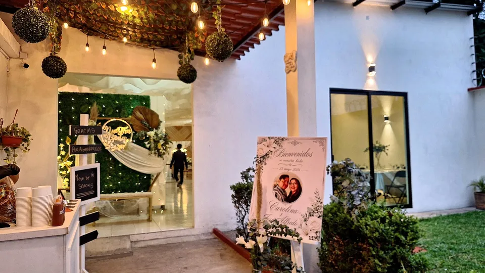 Entrada preparada para una boda.